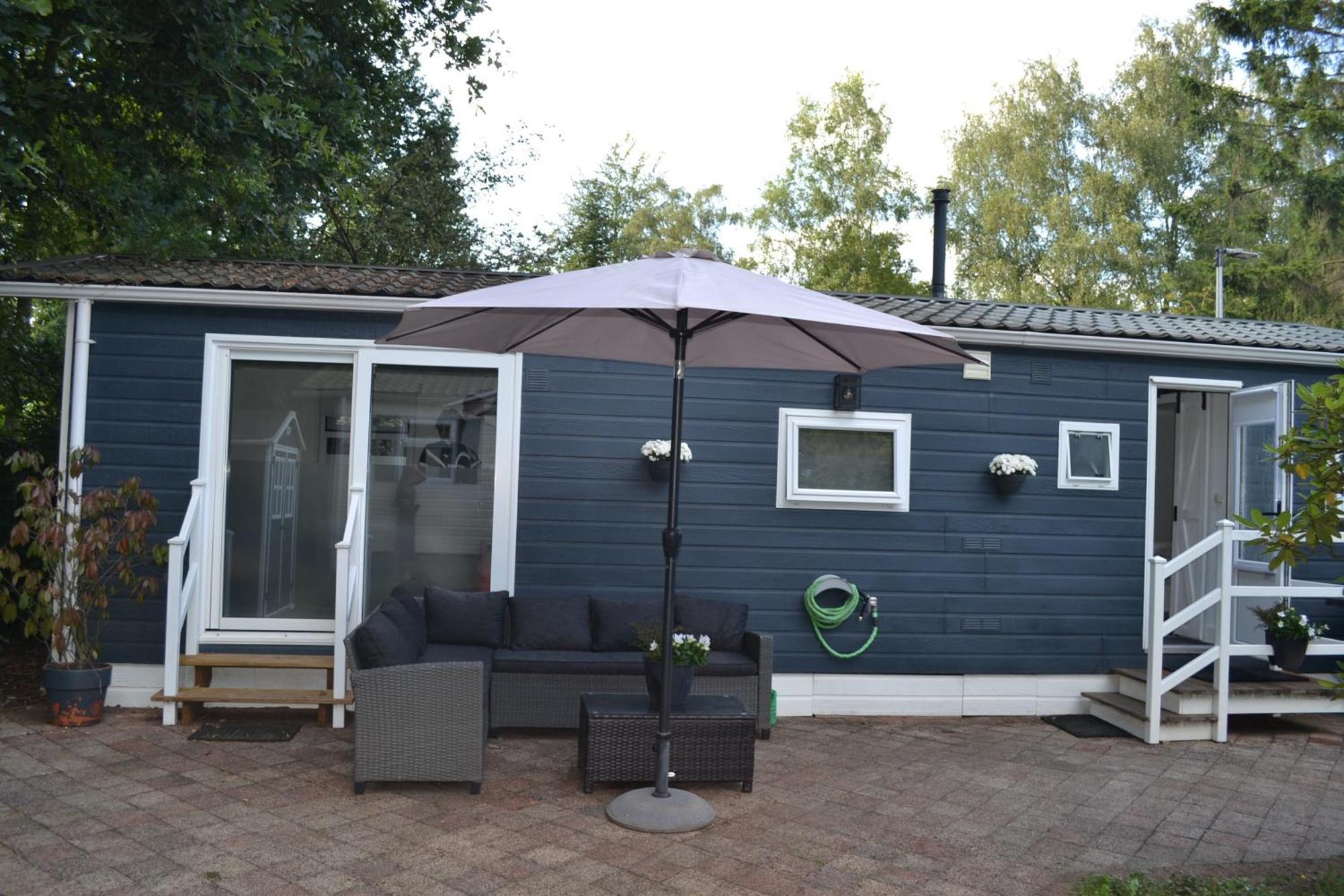 Modern Chalet In De Bossen Van De Veluwe Епе Екстериор снимка