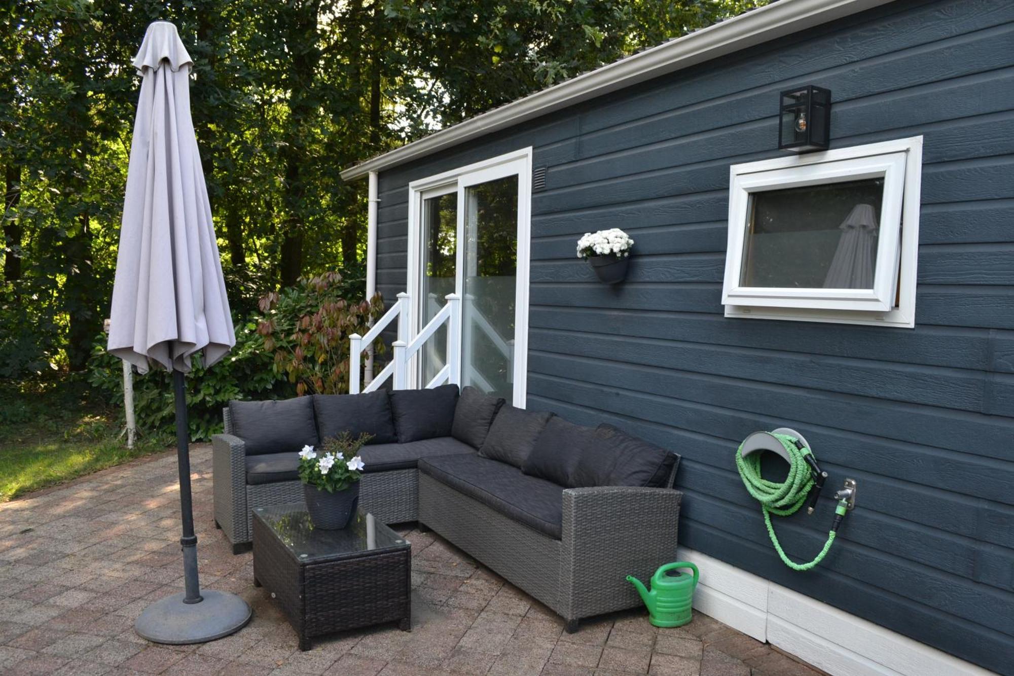 Modern Chalet In De Bossen Van De Veluwe Епе Екстериор снимка