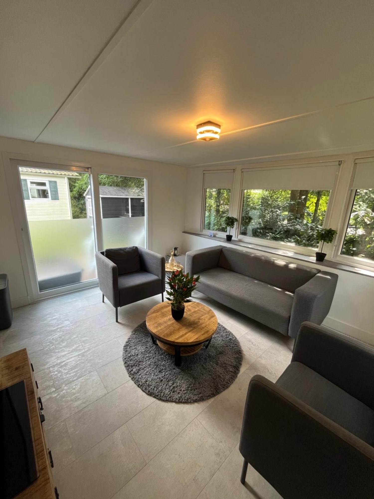 Modern Chalet In De Bossen Van De Veluwe Епе Екстериор снимка